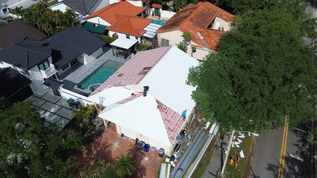 Techo de Metal en Hialeah en el sur de Florida - CV Quality Builders